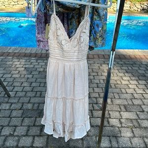 2Bella Boutique- extra pale pink/cream dress